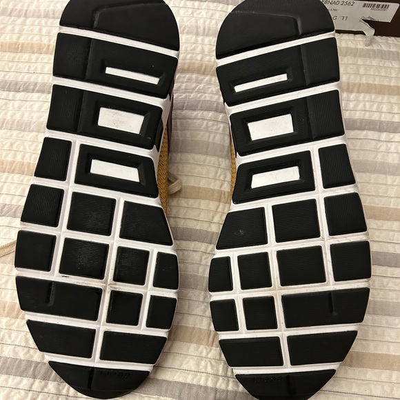 Gucci Sneakers comes with shoe bag and additional laces - Picture 4 of 8